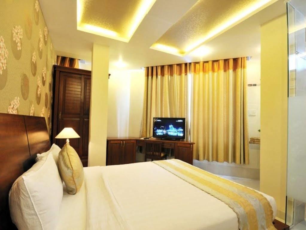 Bao Tran Hotel Thành Pho Ho Chí Minh Esterno foto